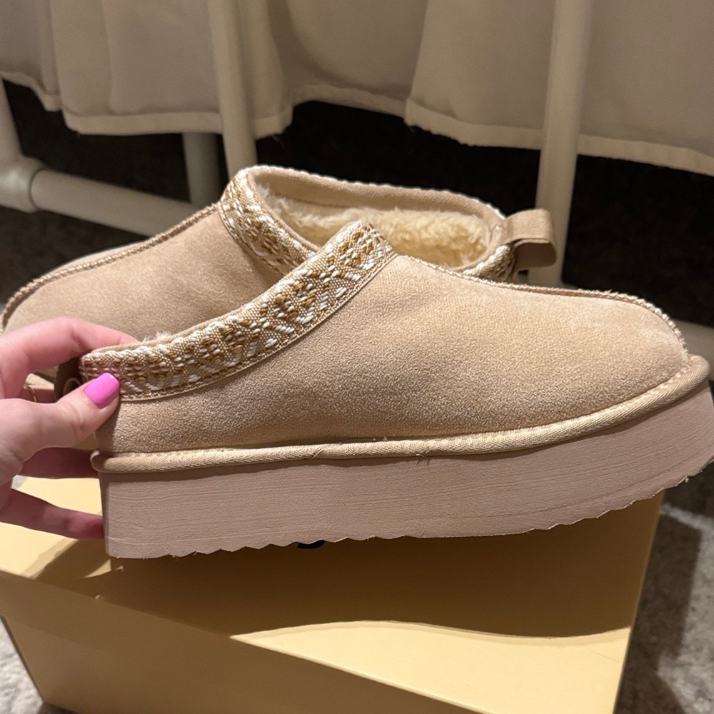 Soda Beige Embroidered Mules